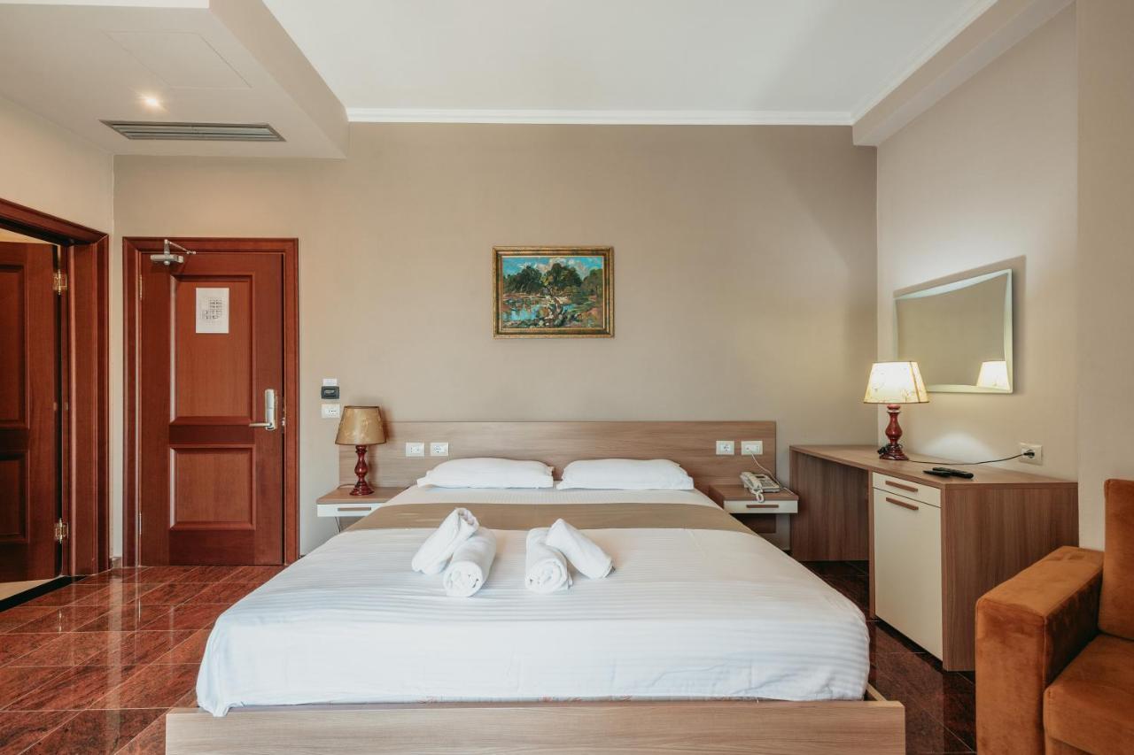 Fishta Hotel & Apartments Velipojë Екстериор снимка