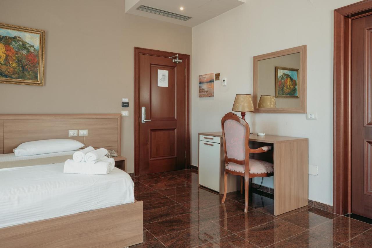 Fishta Hotel & Apartments Velipojë Екстериор снимка