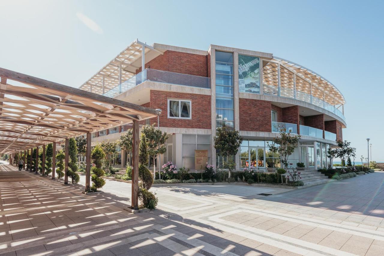 Fishta Hotel & Apartments Velipojë Екстериор снимка